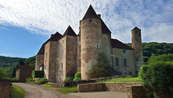 Le château de Balleure à Etrigny, premier établissement "5 épis" de Saône-et-Loire 