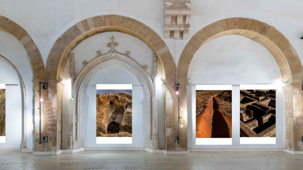 L'exposition "Un voyage imaginaire" d'Eva Ducret à l'église Saint-Valérien de Tournus