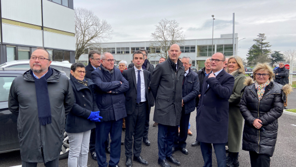 Visite du futur site de l'entreprise ITEN à Fragnes-la-Loyère avec Roland Lescure, ministre de l'Industrie
