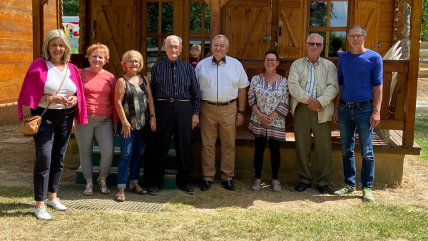 A la rencontre des élus de Lays-sur-le-Doubs. Après un passage en mairie, visite du magnifique camping situé au bord du Doubs